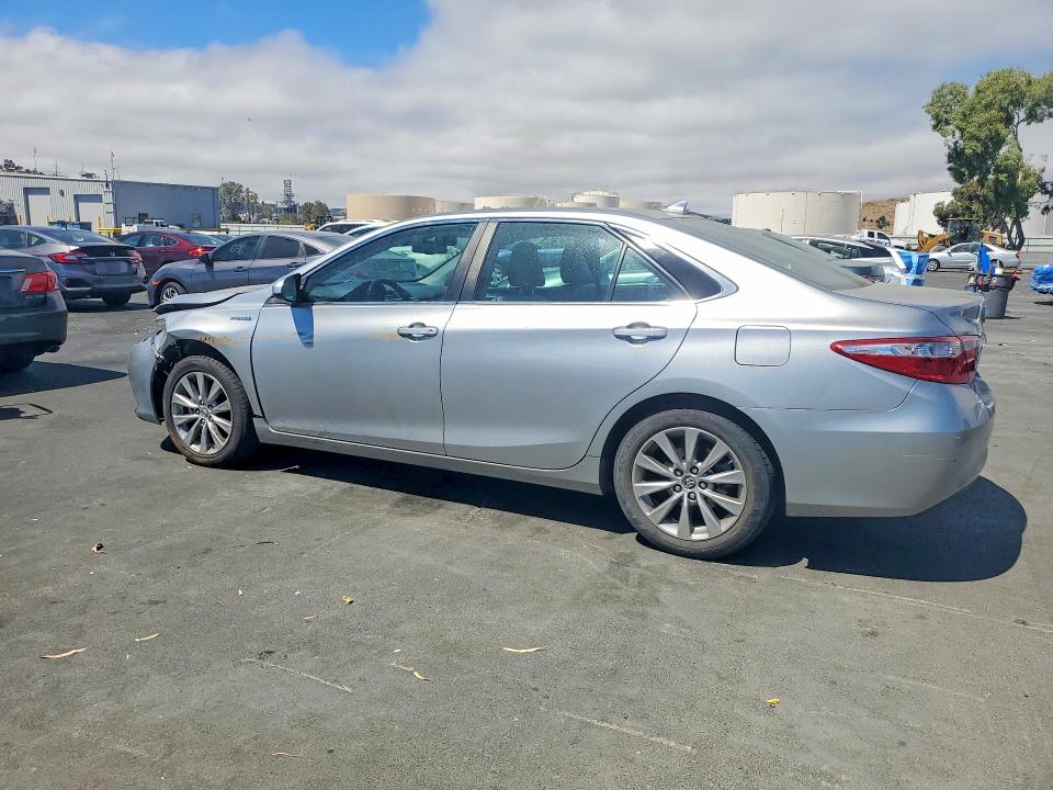 61957626 :رقم المزاد ، 4T1BD1FK8FU163374 vin ، 2015 Toyota Camry Hybrid مزاد بيع