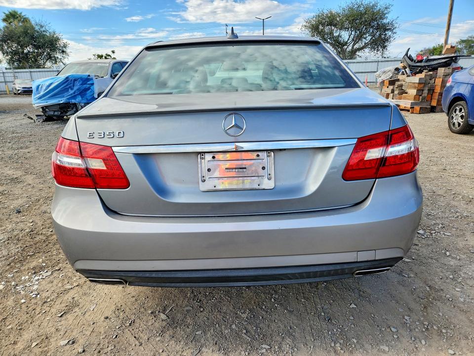 61334606 :رقم المزاد ، WDDHF5GB5BA328006 vin ، 2011 Mercedes-benz E مزاد بيع