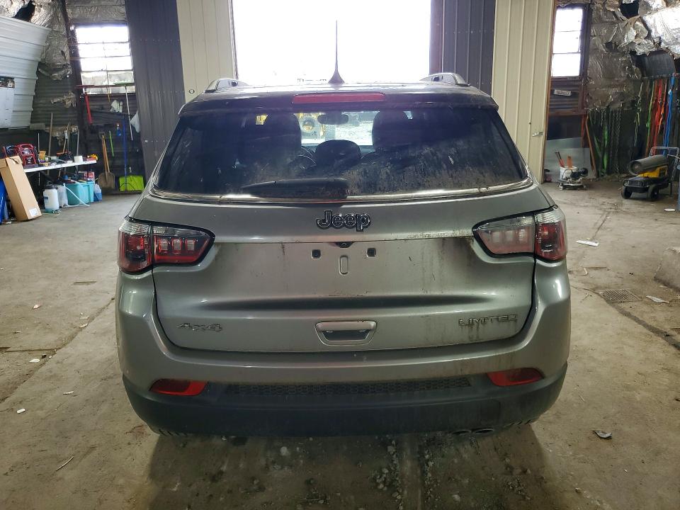 60139996 :رقم المزاد ، 3C4NJDCB8JT245480 vin ، 2018 Jeep Compass مزاد بيع