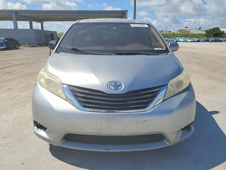 2011 Toyota Sienna მანქანა იყიდება აუქციონზე, vin: 5TDKK3DC3BS005086, აუქციონის ნომერი: 62539886