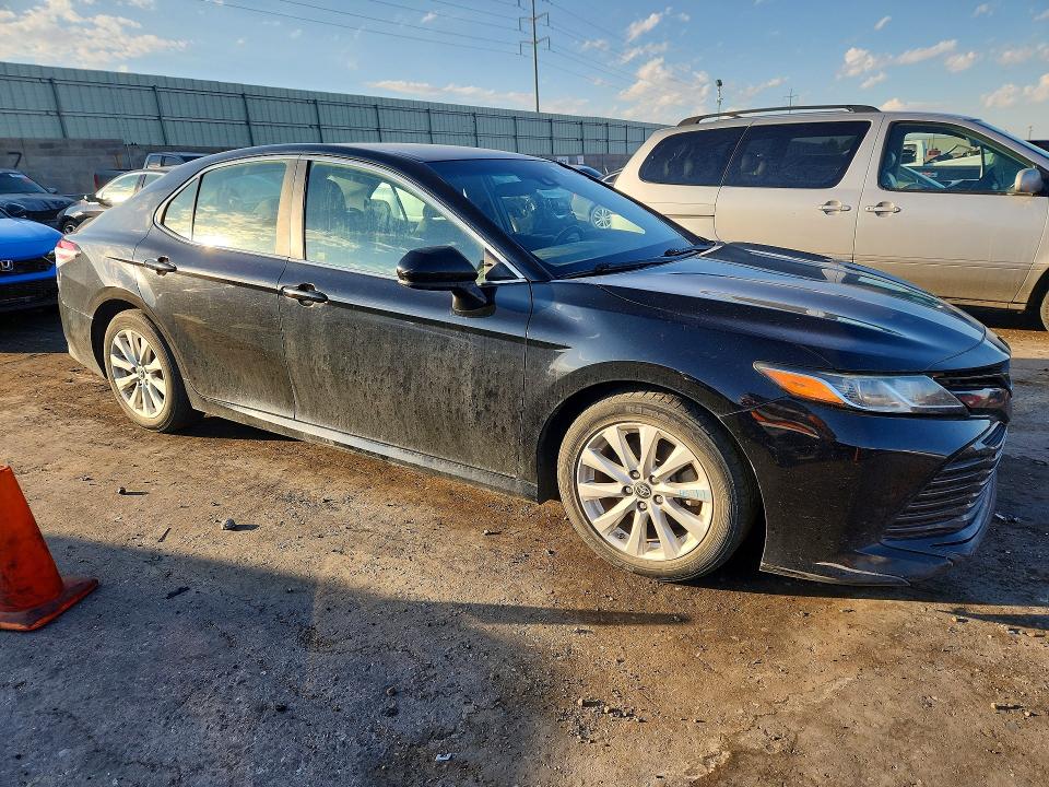 2018 Toyota Camry მანქანა იყიდება აუქციონზე, vin: 4T1B11HK8JU579231, აუქციონის ნომერი: 60675426