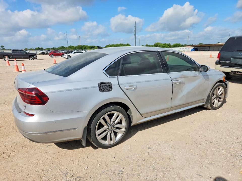 58940186 :رقم المزاد ، 1VWCT7A35HC062166 vin ، 2017 Volkswagen Passat مزاد بيع