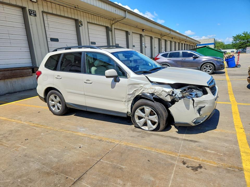 60588866 :رقم المزاد ، JF2SJADC1FH418207 vin ، 2015 Subaru Forester مزاد بيع