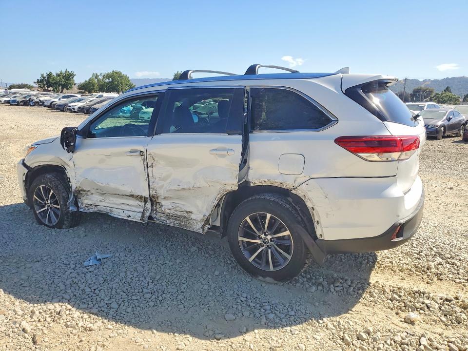 59741626 :رقم المزاد ، 5TDJZRFH3JS842129 vin ، 2018 Toyota Highlander مزاد بيع