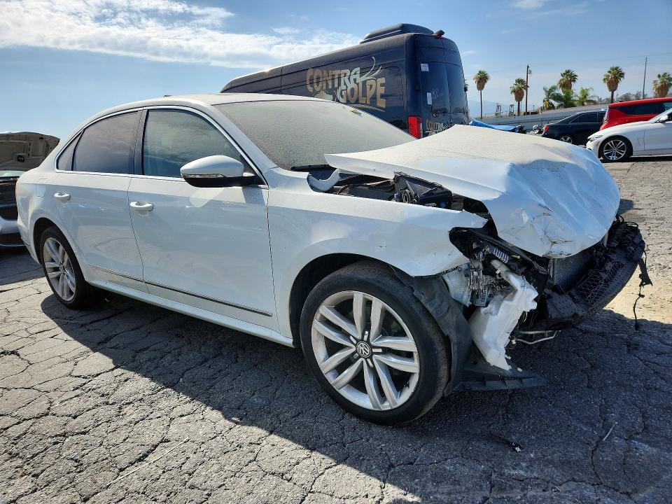 2017 Volkswagen Passat მანქანა იყიდება აუქციონზე, vin: 1VWCT7A35HC073846, აუქციონის ნომერი: 57962776