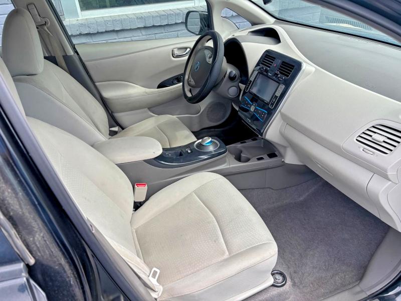 2011 Nissan Leaf მანქანა იყიდება აუქციონზე, vin: JN1AZ0CP1BT005036, აუქციონის ნომერი: 62499146