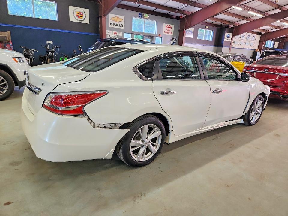 Продажа на аукционе авто 2015 Nissan Altima, vin: 1N4AL3AP1FC117298, номер лота: 62448906