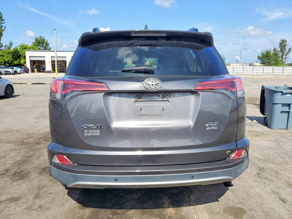 62133216 :رقم المزاد ، 2T3RFREV3JW749869 vin ، 2018 Toyota Rav4 مزاد بيع