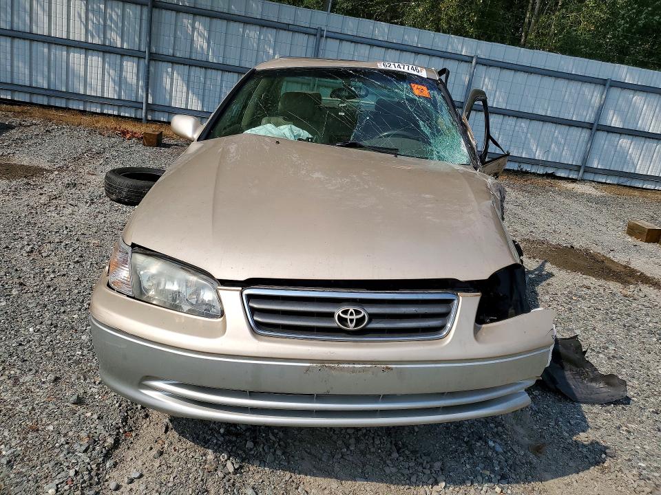 62147746 :رقم المزاد ، JT2BF28K710318071 vin ، 2001 Toyota Camry مزاد بيع