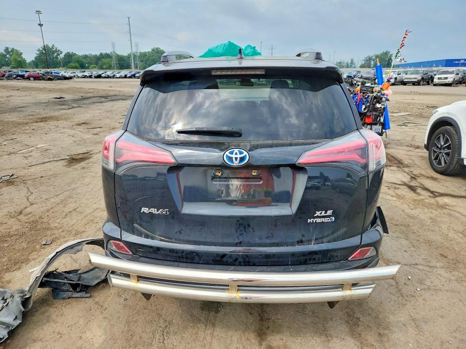61882356 :رقم المزاد ، JTMRJREV3HD137094 vin ، 2017 Toyota Rav4 Hybrid مزاد بيع