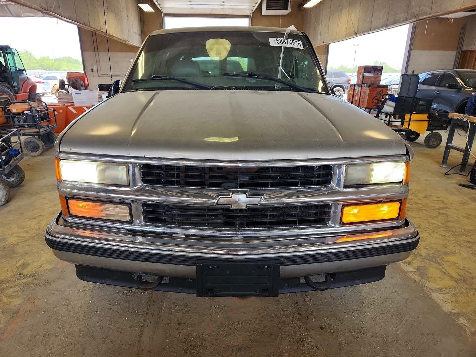 Продаж на аукціоні авто 1999 Chevrolet Suburban, vin: 1GNFK16R4XJ443652, номер лоту: 58874616