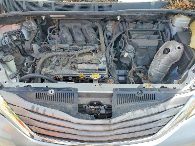 60588166 :رقم المزاد ، 5TDDK3DC5BS020908 vin ، 2011 Toyota Sienna مزاد بيع