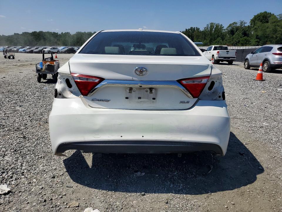 61311956 :رقم المزاد ، 4T1BF1FK4FU927201 vin ، 2015 Toyota Camry مزاد بيع