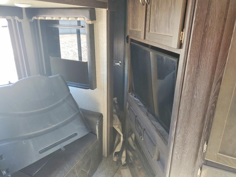 60808456 :رقم المزاد ، 4YDT33526KB450790 vin ، 2019 Keystone Outback مزاد بيع