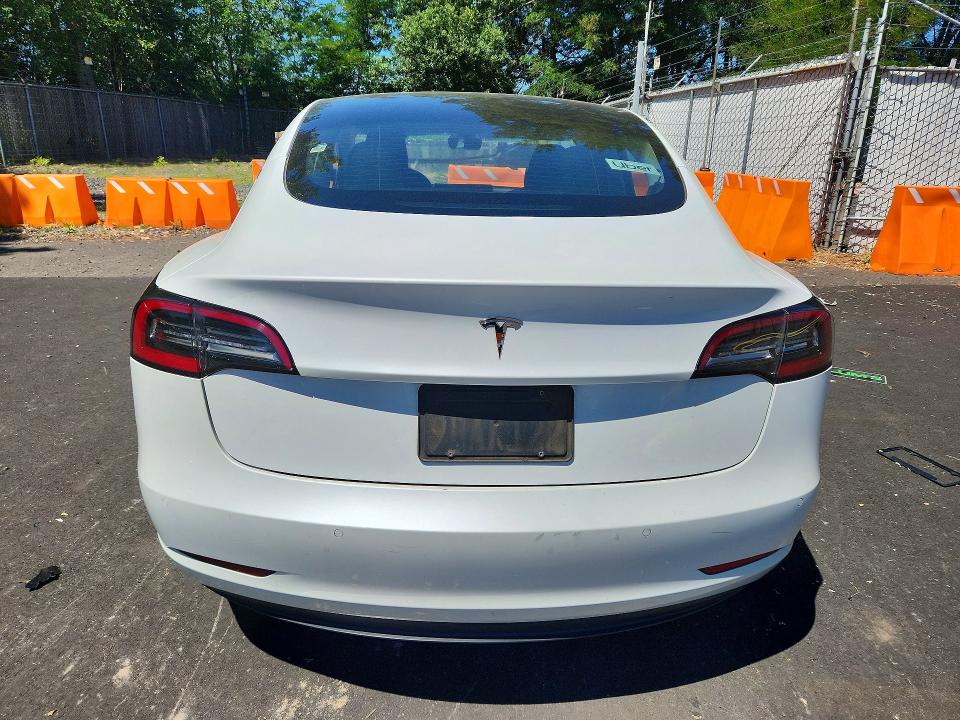 60676596 :رقم المزاد ، 5YJ3E1EA5NF285731 vin ، 2022 Tesla Model 3 مزاد بيع