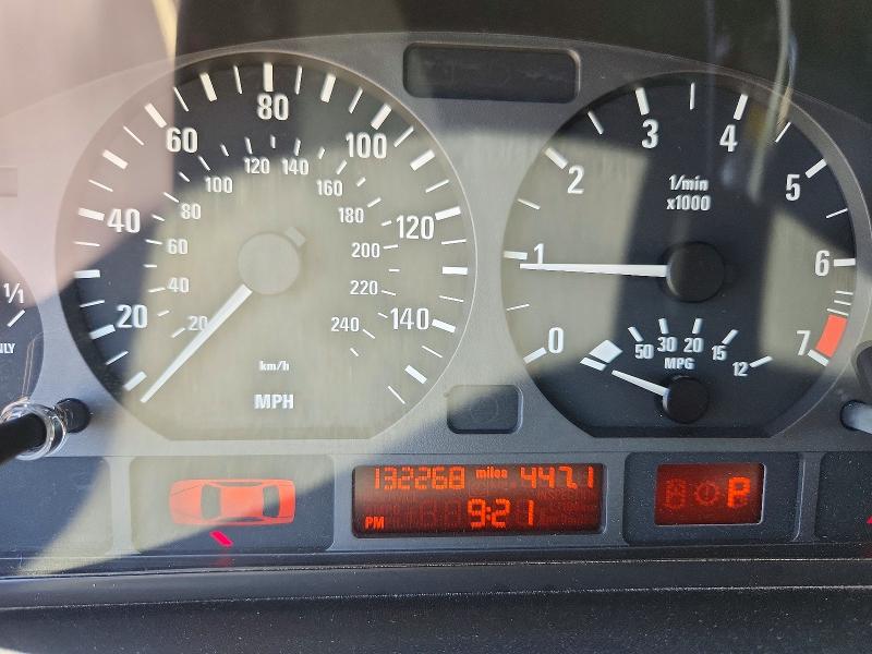60306736 :رقم المزاد ، WBAET37453NJ34952 vin ، 2003 Bmw 325 مزاد بيع