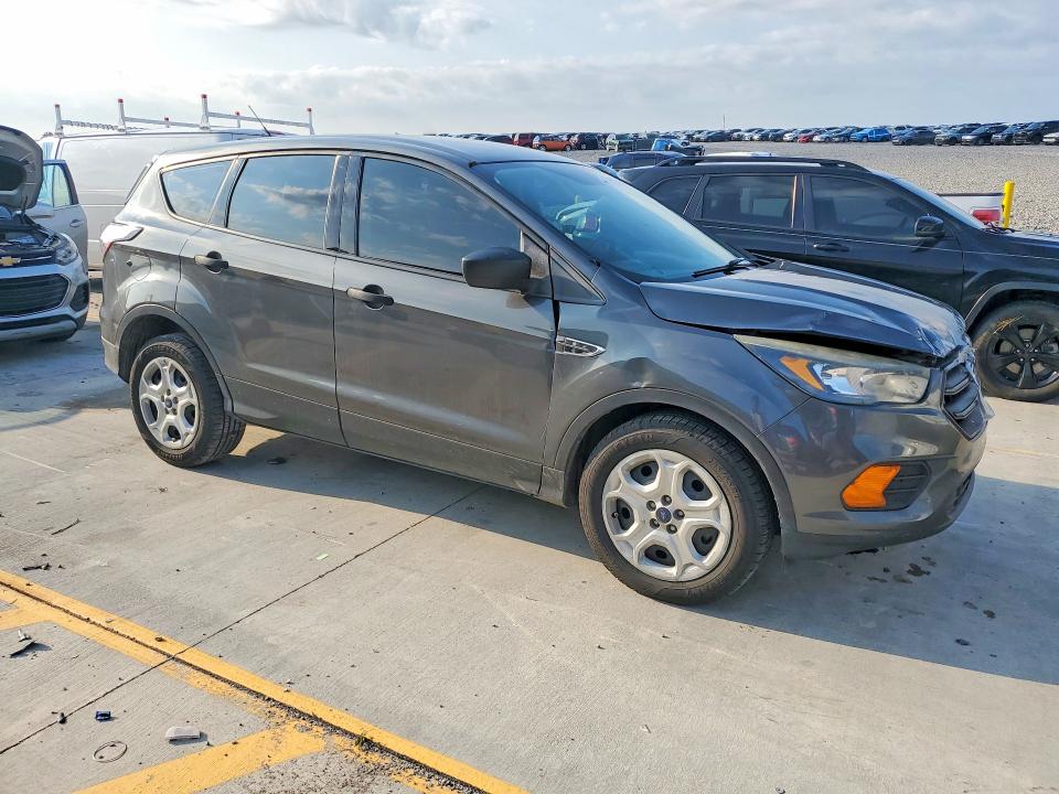 2018 Ford Escape მანქანა იყიდება აუქციონზე, vin: 1FMCU0F79JUA08447, აუქციონის ნომერი: 61869316