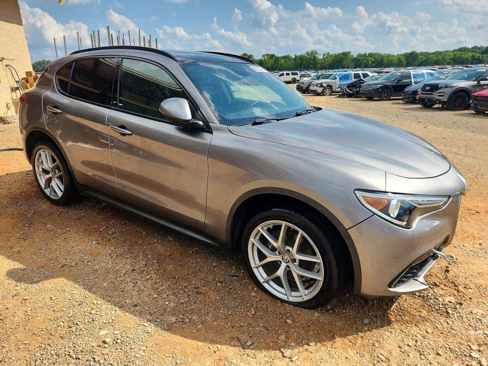 Продаж на аукціоні авто 2018 Alfa Romeo Stelvio, vin: ZASFAKNN8J7B69674, номер лоту: 60122216