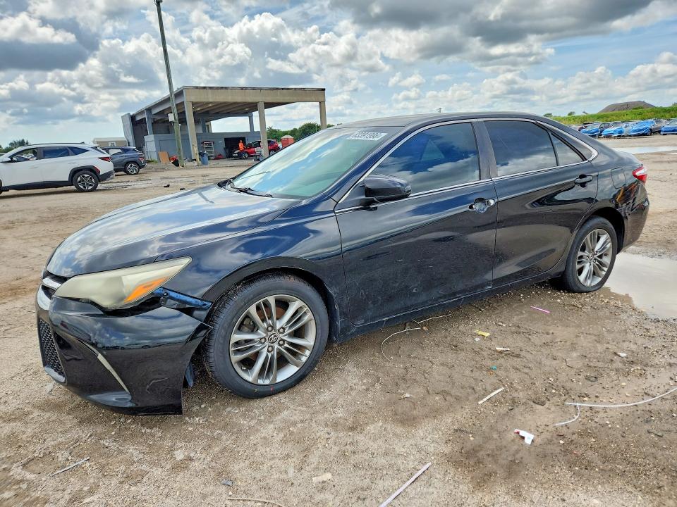 63391996 :رقم المزاد ، 4T1BF1FK9FU082006 vin ، 2015 Toyota Camry مزاد بيع