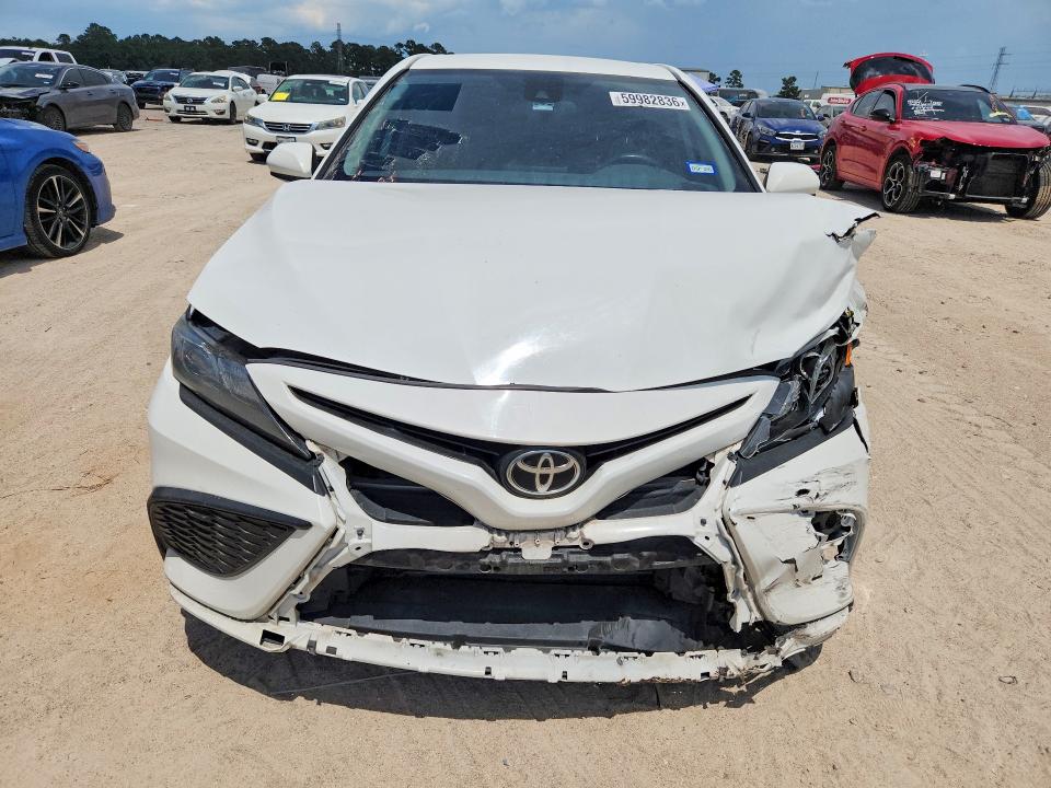 59982836 :رقم المزاد ، 4T1G11AK2MU413095 vin ، 2021 Toyota Camry مزاد بيع