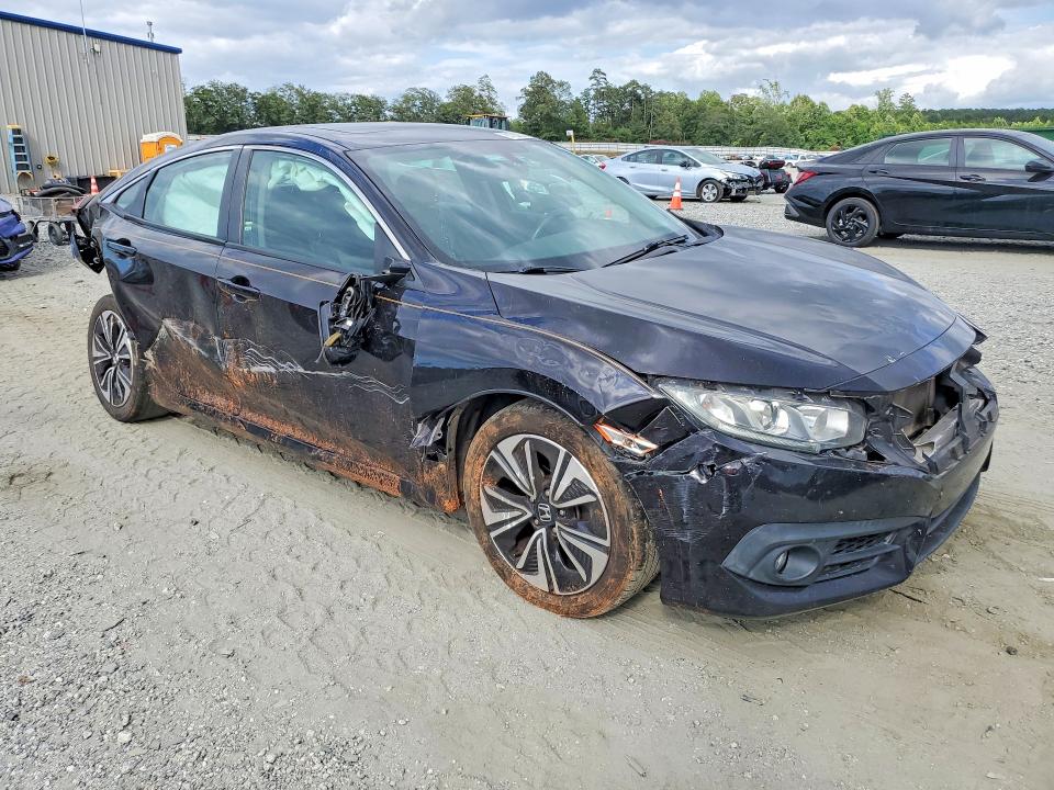 61629236 :رقم المزاد ، 19XFC1F77HE004769 vin ، 2017 Honda Civic مزاد بيع