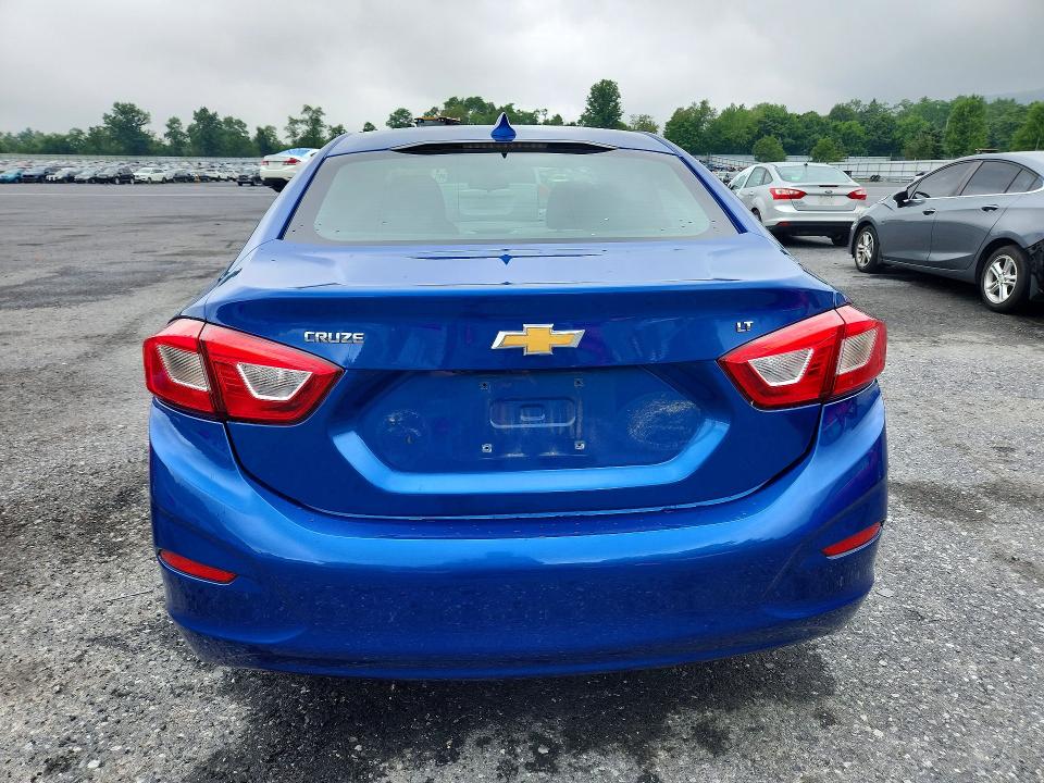60042196 :رقم المزاد ، 1G1BE5SMXJ7248510 vin ، 2018 Chevrolet Cruze مزاد بيع