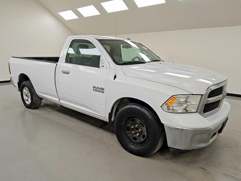 61781396 :رقم المزاد ، 3C6JR6EG5HG656132 vin ، 2017 Ram 1500 مزاد بيع