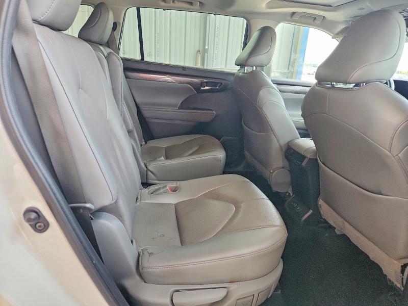 Aukcja sprzedaży 2022 Toyota Highlander, vin: 5TDDZRBH9NS165807, numer aukcji: 63002286