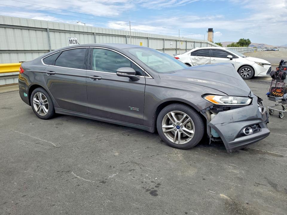 60522556 :رقم المزاد ، 3FA6P0SU4GR241808 vin ، 2016 Ford Fusion مزاد بيع
