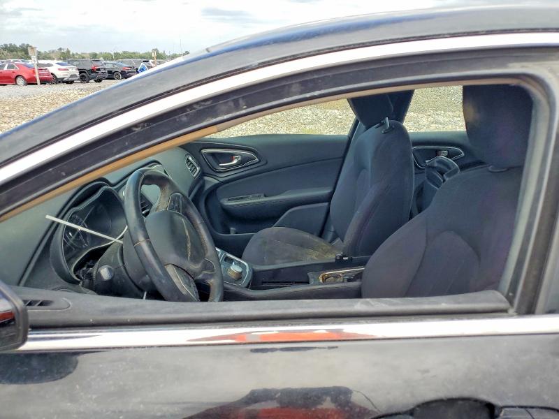 60850126 :رقم المزاد ، 1C3CCCAB6FN600236 vin ، 2015 Chrysler 200 مزاد بيع