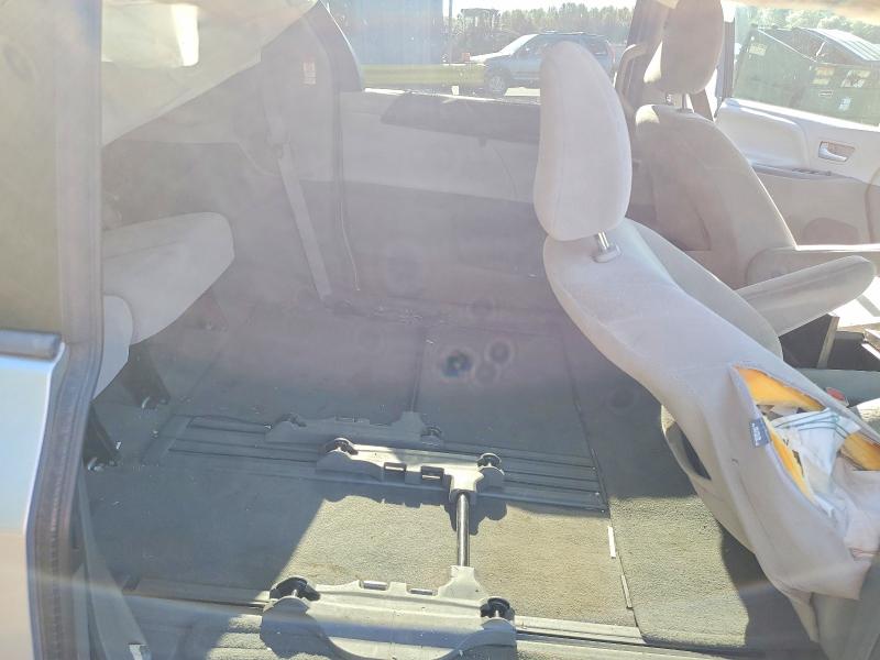 63215856 :رقم المزاد ، 5TDKK3DC9FS587006 vin ، 2015 Toyota Sienna مزاد بيع