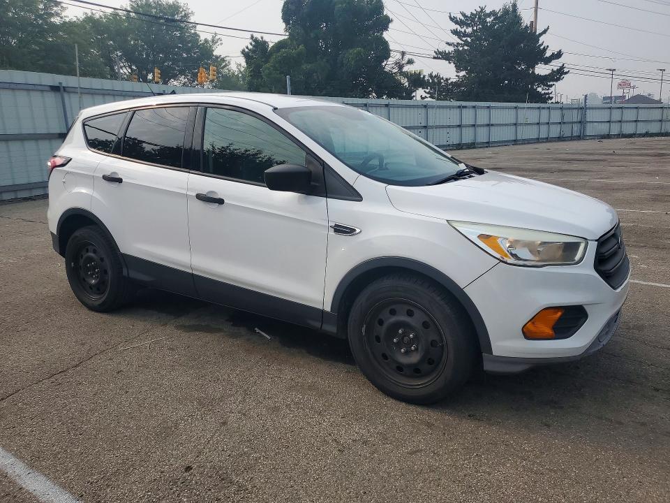 Продажа на аукционе авто 2017 Ford Escape, vin: 1FMCU0F76HUC05778, номер лота: 61191946