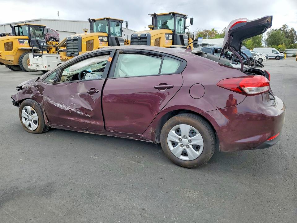 61041736 :رقم المزاد ، 3KPFK4A77JE211907 vin ، 2018 Kia Forte مزاد بيع