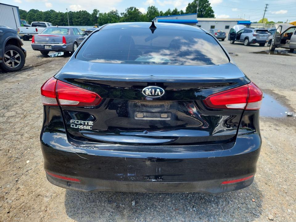 60230156 :رقم المزاد ، 3KPFK4A77JE197135 vin ، 2018 Kia Forte مزاد بيع