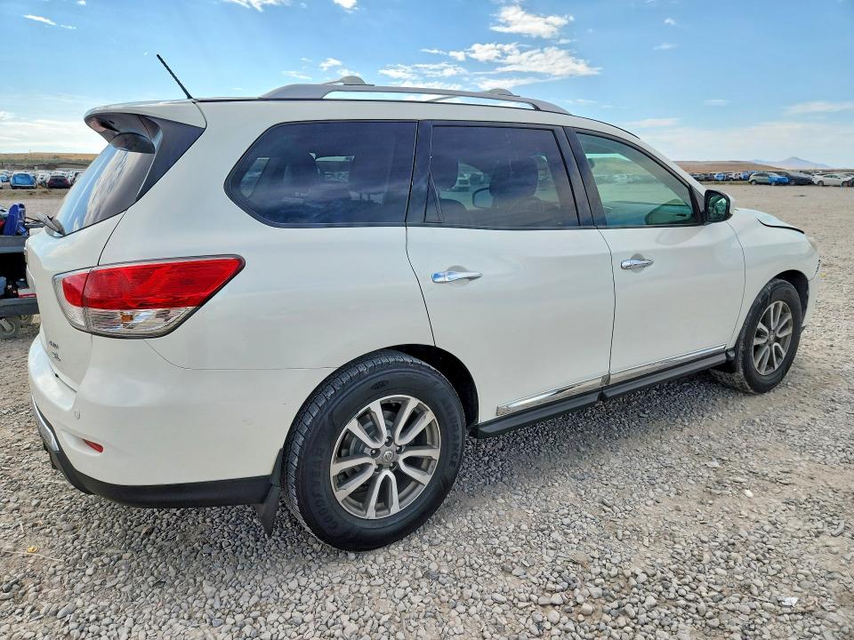 61560456 :رقم المزاد ، 5N1AR2MMXFC628704 vin ، 2015 Nissan Pathfinder مزاد بيع