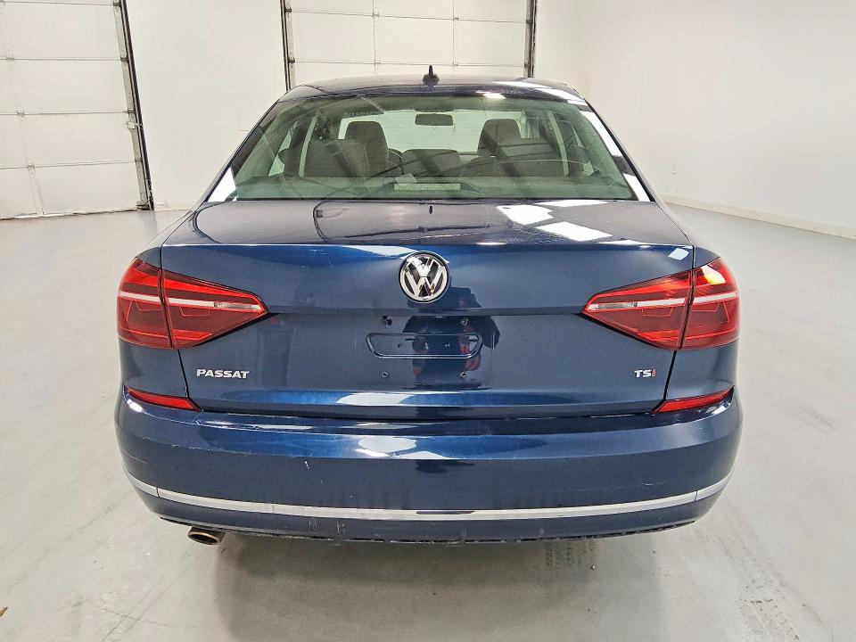 2018 Volkswagen Passat მანქანა იყიდება აუქციონზე, vin: 1VWAA7A33JC010327, აუქციონის ნომერი: 54903196