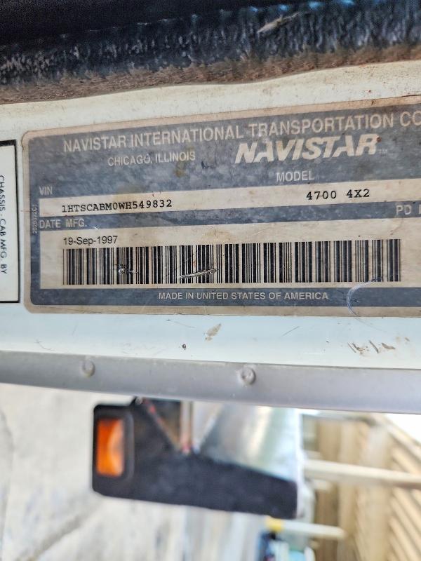 61025346 :رقم المزاد ، 1HTSCABM0WH549832 vin ، 1998 International 4000 مزاد بيع