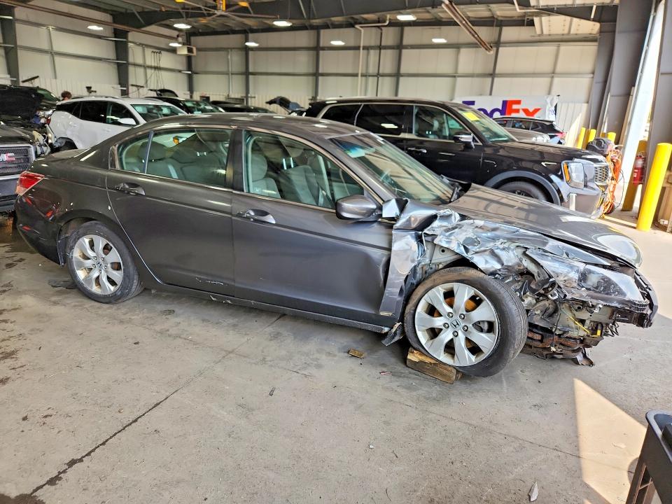 Продажа на аукционе авто 2008 Honda Accord, vin: JHMCP26708C056165, номер лота: 62158046