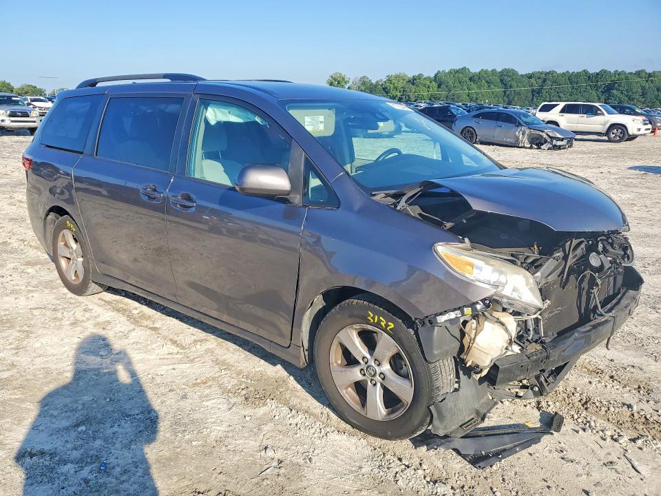 61120406 :رقم المزاد ، 5TDKZ3DCXJS953253 vin ، 2018 Toyota Sienna مزاد بيع