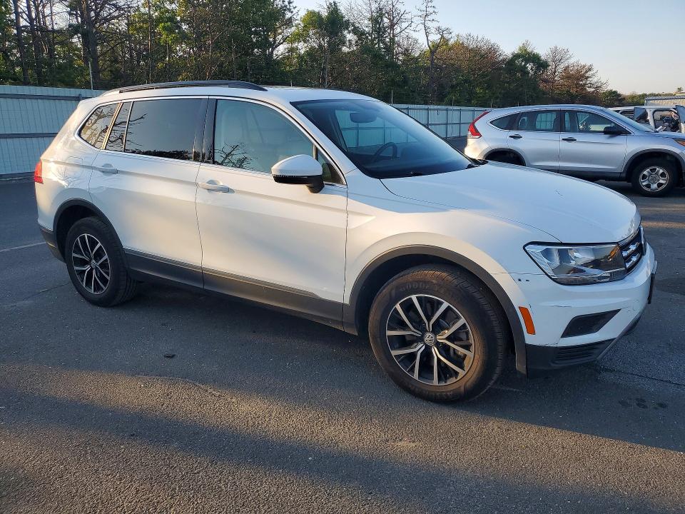60946526 :رقم المزاد ، 3VV2B7AX5MM086613 vin ، 2021 Volkswagen Tiguan مزاد بيع