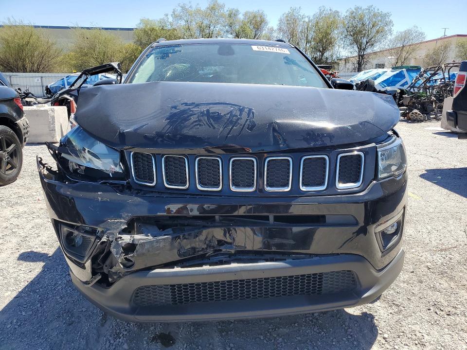 63142746 :رقم المزاد ، 3C4NJCBB5JT411594 vin ، 2018 Jeep Compass مزاد بيع