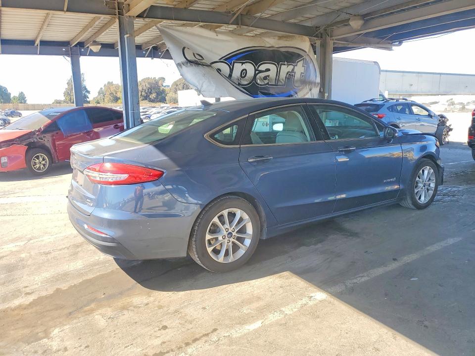 59907946 :رقم المزاد ، 3FA6P0MU9KR135666 vin ، 2019 Ford Fusion مزاد بيع