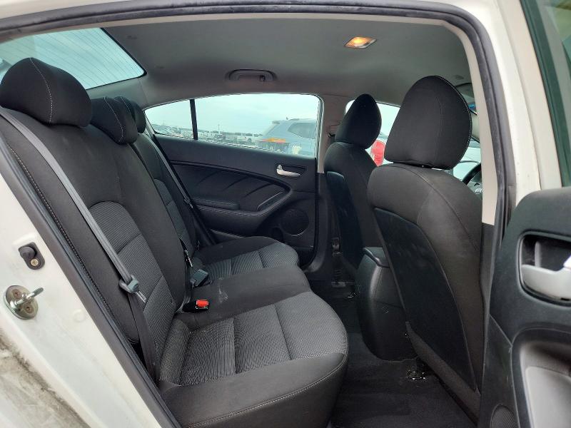 62450476 :رقم المزاد ، 3KPFK4A73JE214299 vin ، 2018 Kia Forte مزاد بيع