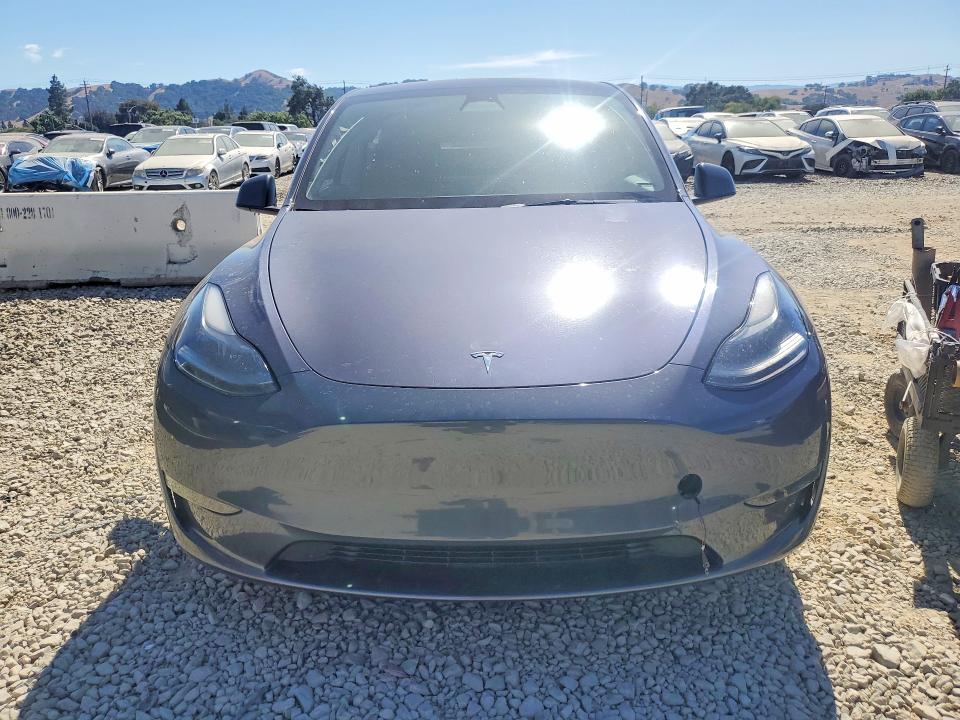 60223646 :رقم المزاد ، 7SAYGDEF9PF737943 vin ، 2023 Tesla Model Y مزاد بيع