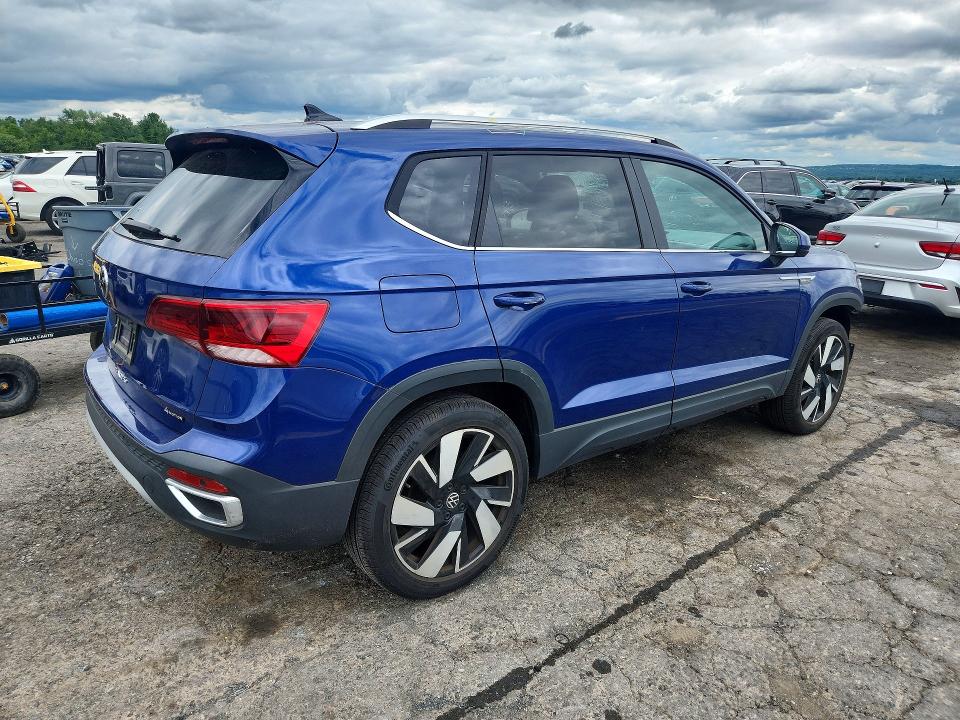 Продажа на аукционе авто 2024 Volkswagen Taos, vin: 3VV4X7B28RM090885, номер лота: 63112506