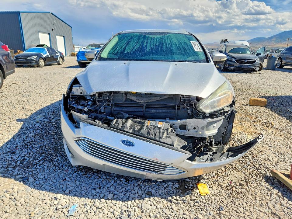 59735816 :رقم المزاد ، 1FADP3N21FL300068 vin ، 2015 Ford Focus مزاد بيع