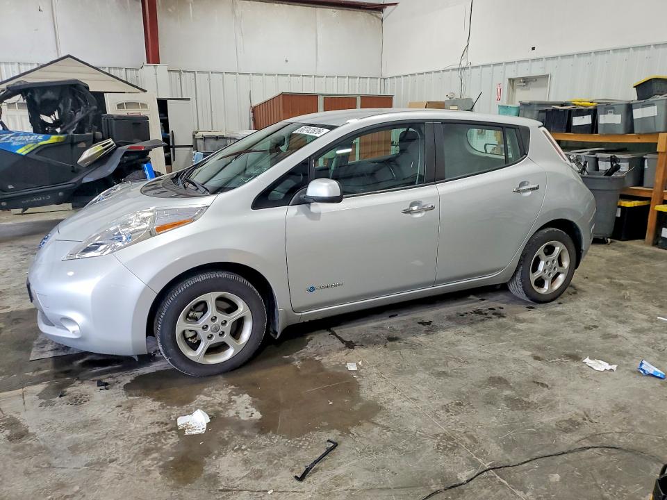 60742826 :رقم المزاد ، 1N4AZ0CP6FC305194 vin ، 2015 Nissan Leaf مزاد بيع