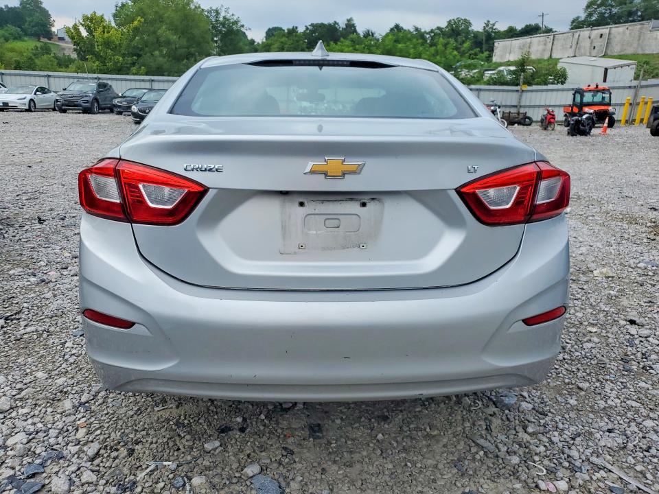 85623115 :رقم المزاد ، 1G1BE5SM4J7106752 vin ، 2018 Chevrolet Cruze مزاد بيع
