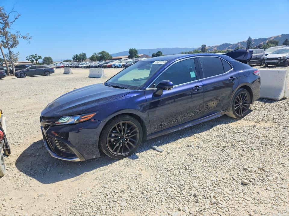 61421016 :رقم المزاد ، 4T1K61AK0NU700562 vin ، 2022 Toyota Camry مزاد بيع