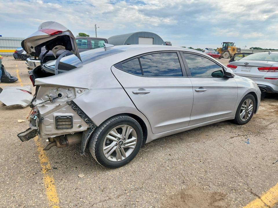 2020 Hyundai Elantra მანქანა იყიდება აუქციონზე, vin: KMHD84LF0LU011011, აუქციონის ნომერი: 61433736